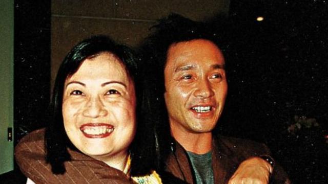 唐鹤德现身张国荣经纪人家宴！64岁气质仍儒雅，身家上亿单身多年