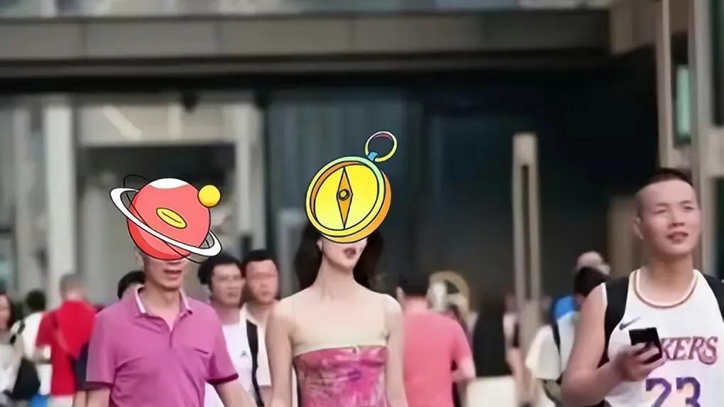 暴富？成都牵手门女主董某某被扒，减肥后逆天改命，坐拥240万首饰