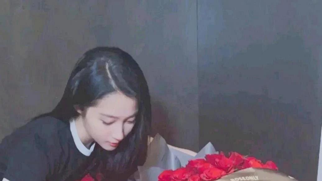 关晓彤|关晓彤 520晒幸福