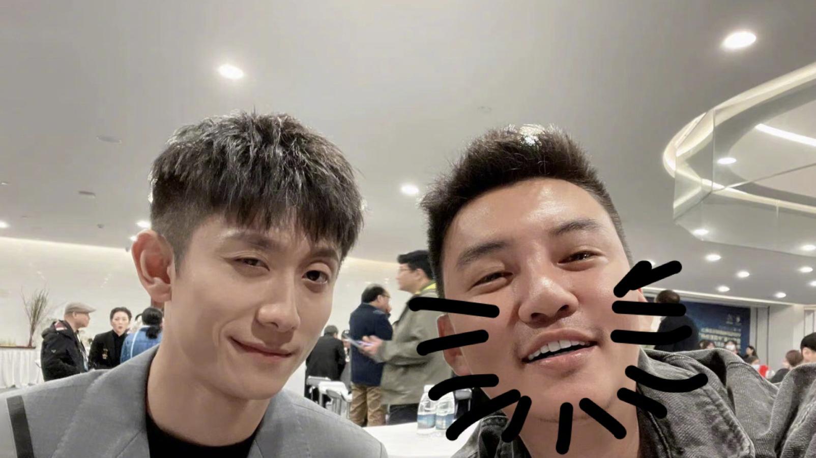 尤浩然|梦回《家有儿女》！张一山晒与尤浩然合影，暗讽对方颜值不如从前