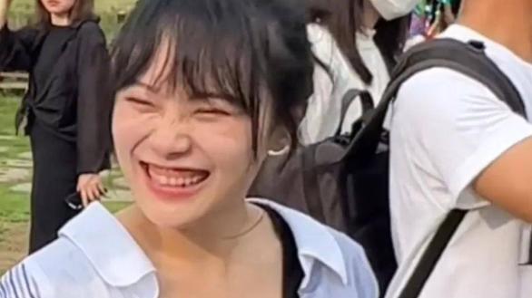 明星素颜|黄老师素颜出镜被吐槽，谢局长高情商解围，评论区化身人间清醒