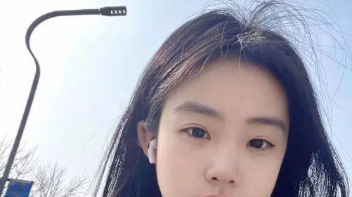 女大学生 女儿给妈妈列消费清单，妈妈吐槽：养个女大学生，4年要花40万