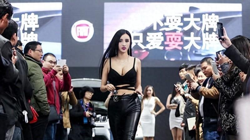 “我是明星，我有先下飞机的特权”，耍大牌的明星，有两个已经消失了