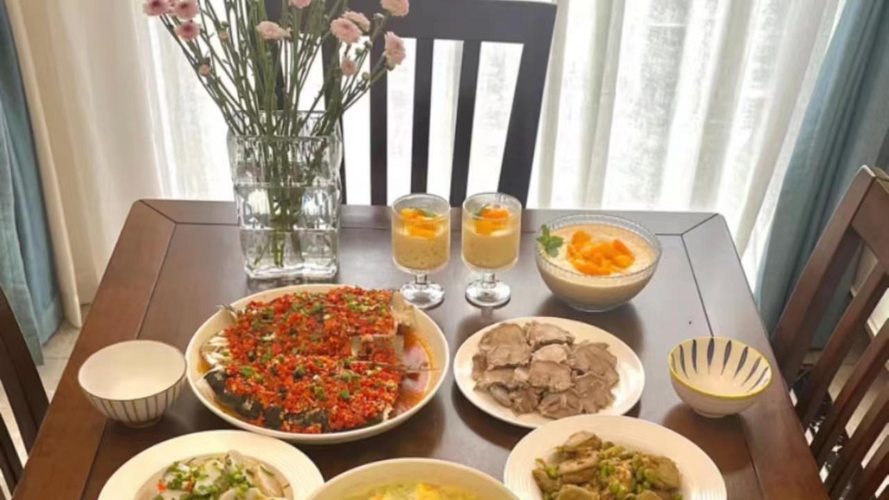 毛豆|26岁女子相亲成功，晒出相亲对象做的饭菜，网友：好丰盛，求蹭饭