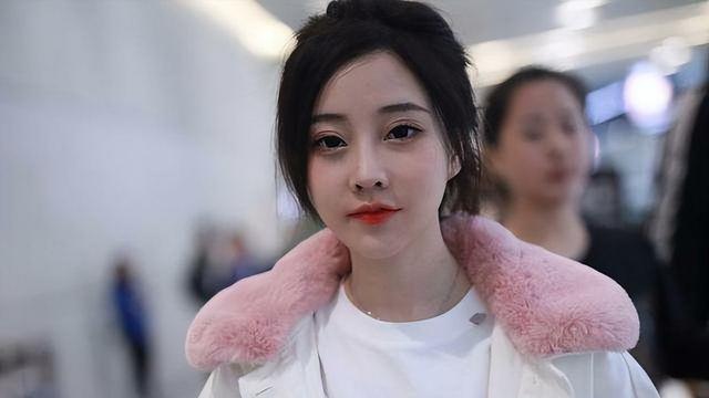 |纪实：一代网红鼻祖冯提莫，如今为何不敢带货？