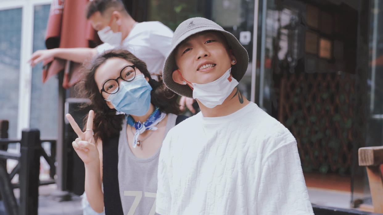 gai|烈火战马空城计兰花草连唱！GAI亮相新年晚会，衣锦还乡了解下？