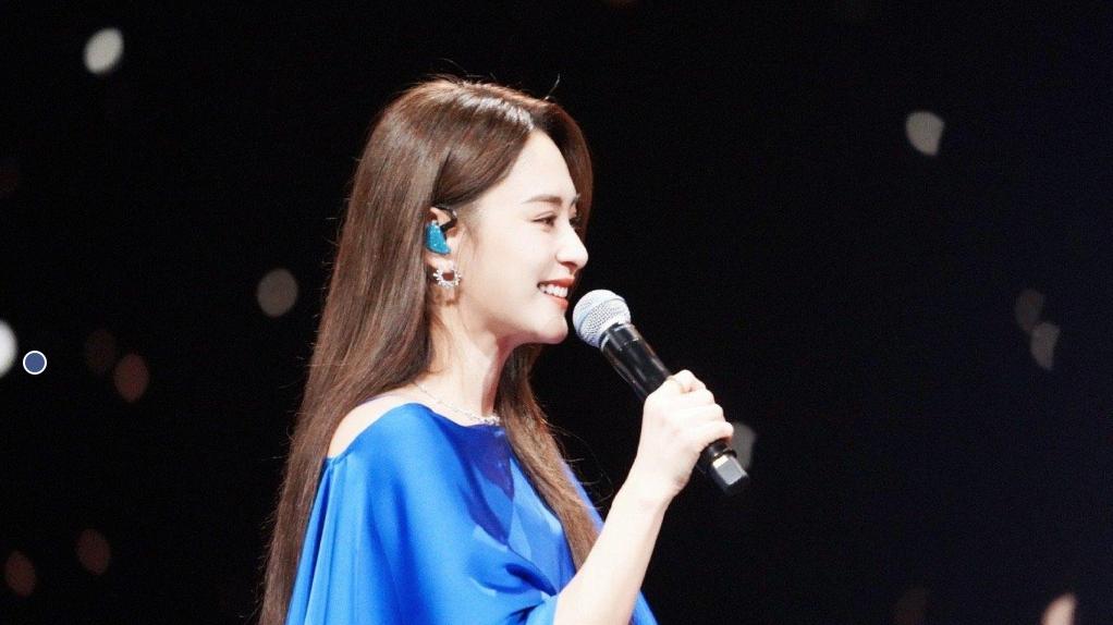 钟欣潼和蔡卓妍同框！时尚又潮流的穿搭引爆全场