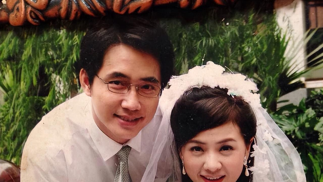 51岁康祈耀的悲剧人生：仕途不顺难升职，两任老婆远走不在身边