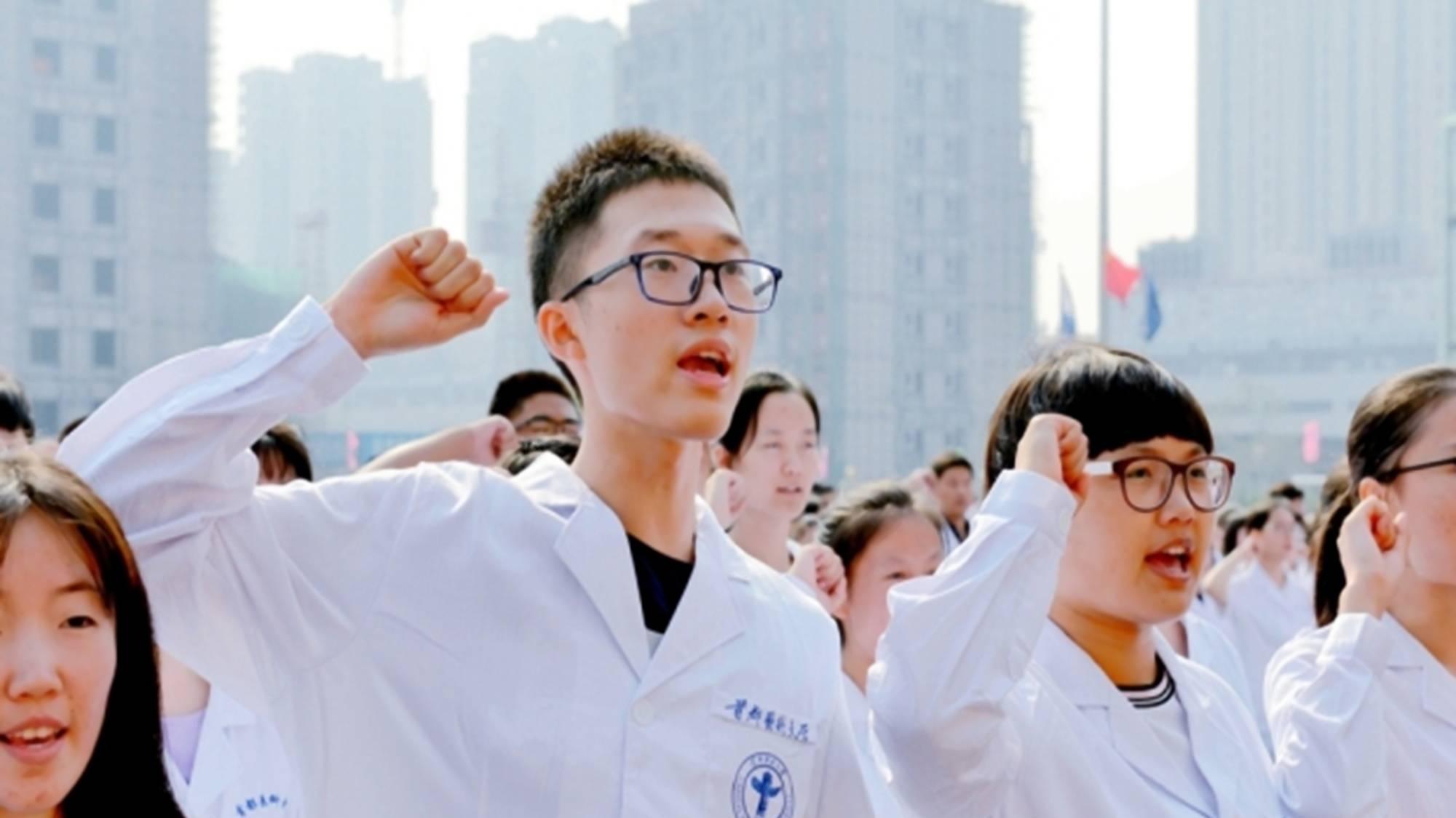 |硕、博医学生求职无门，医院却高呼缺人，只是骗人学医的谎言吗？