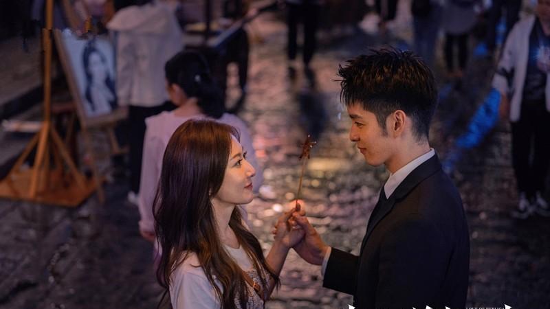 为你逆光而来|《为你逆光而来》首播，甜宠升级