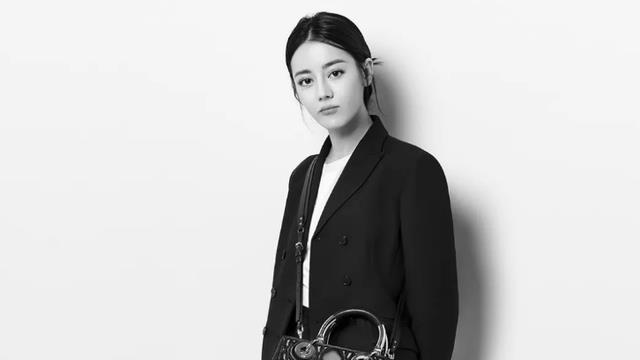 台湾|热巴代言辱华品牌，连发两条动态宣传，粉丝称她内娱第一人