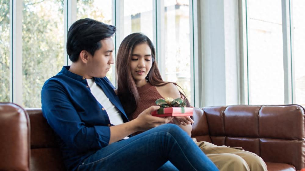 丈夫提出AA制，妻子爽快答应，中秋节那天他才读懂妻子的笑意