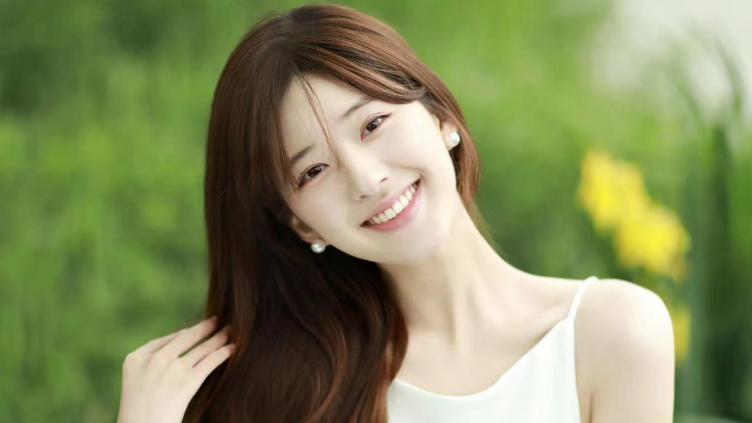 95后|娱记曝某95后清纯女星私生活混乱，睡男主上瘾，公司、妈妈管不住