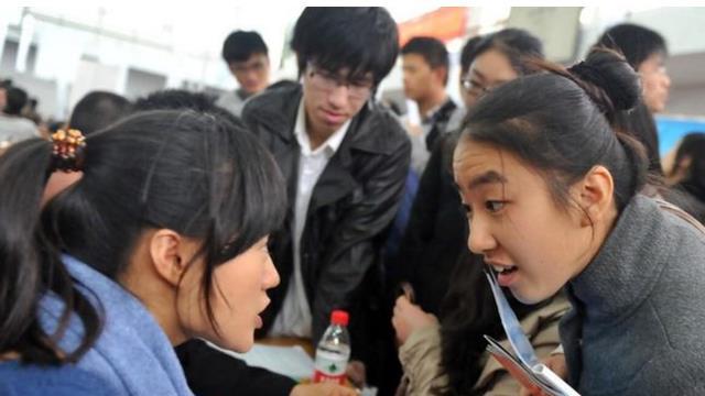 大学生|教育部通知，23届大学生专场招聘会火热进行中，招聘名额约10万人