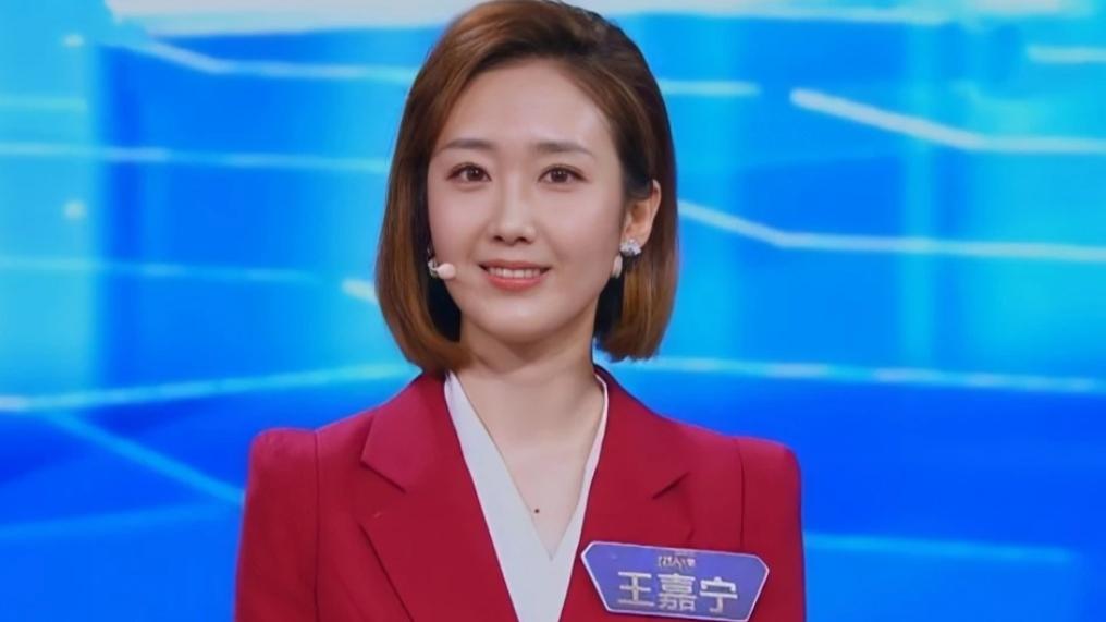 王嘉宁|春晚新人主持王嘉宁，成长背景被曝光，相貌学历才华样样拿得出手