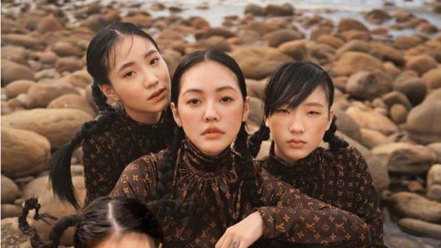 小S|小S二女儿画作引热议，画风恐怖眼神空洞，被建议看心理医生疏导