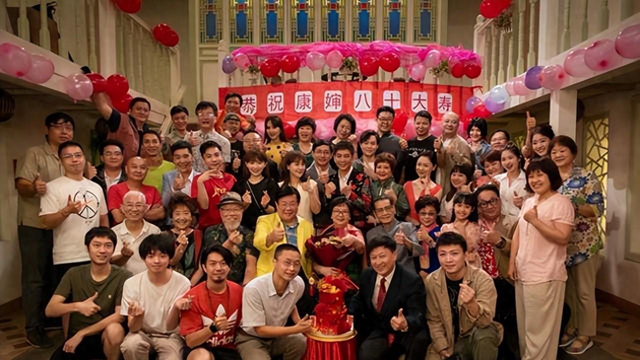 47岁的“常香兰”全家照：老公满头白发身份不简单，儿子原来长这样！