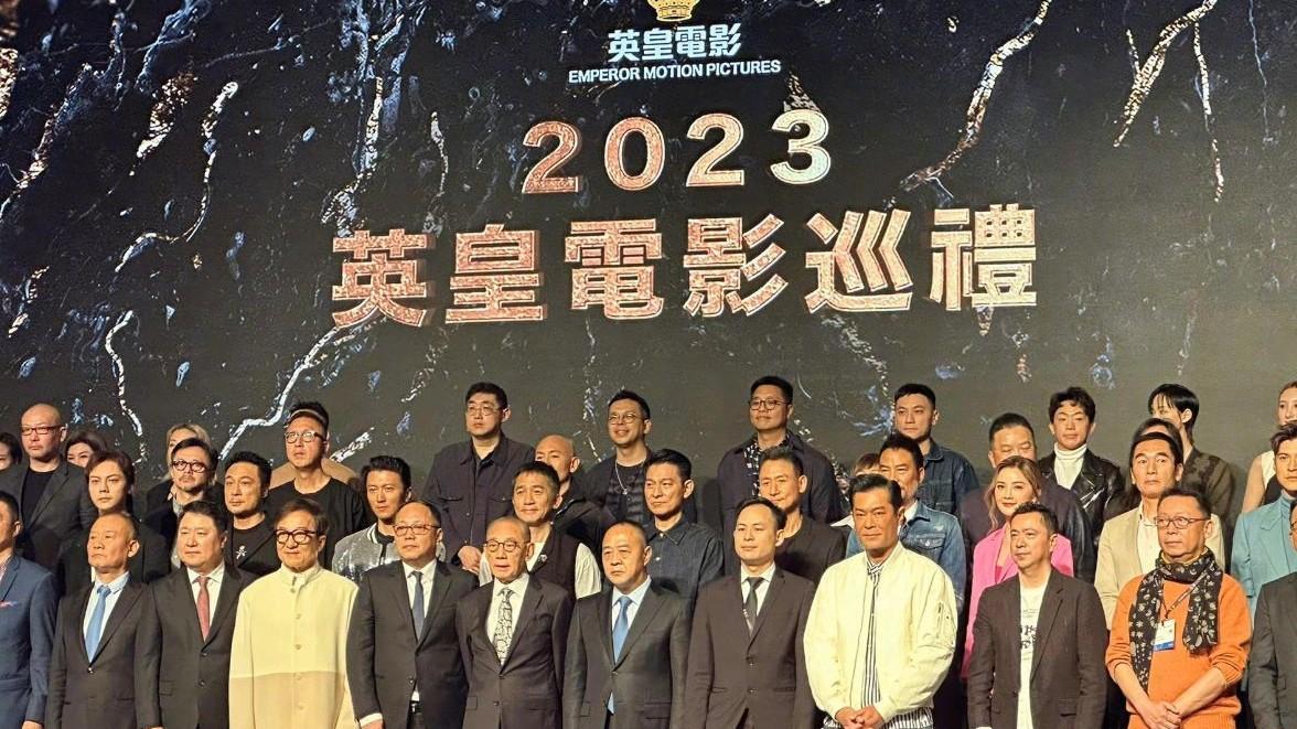 谢霆锋|谢霆锋一天官宣三部新片，与张学友同框笑容满面，脚上厚底鞋抢镜