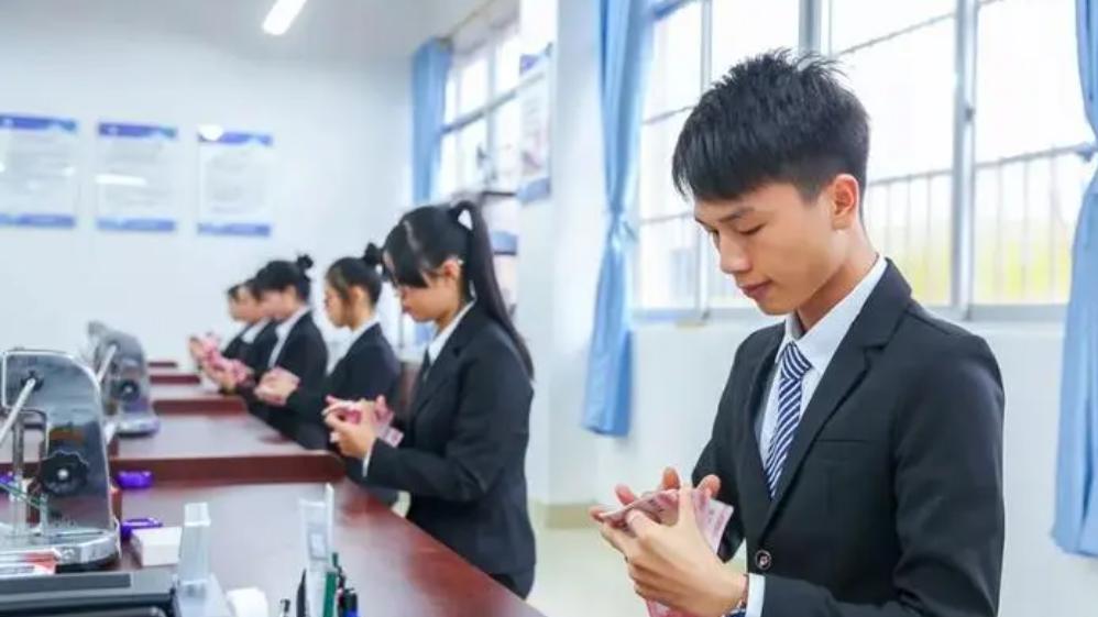 招聘|公司招聘会计必须是A型血, 你以为是奇葩要求, 实际是单位内部招人