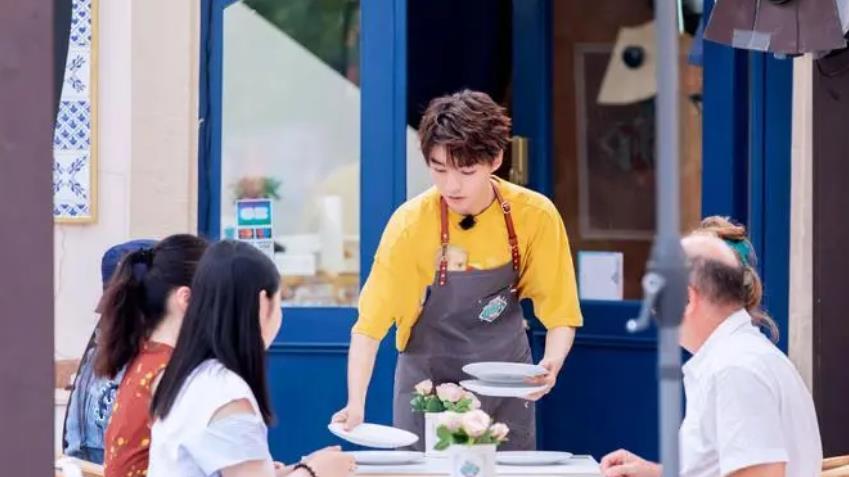 芒果台|芒果台6档综艺招商，《中餐厅7》嘉宾大换血