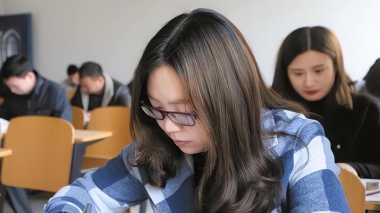 招聘|处于体制边缘的岗位，表面看上去很体面，实际上没钱没权还辛苦