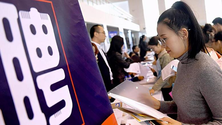 |还没毕业就进大厂，先别急着高兴，过来人直言：本科生绝望的开始