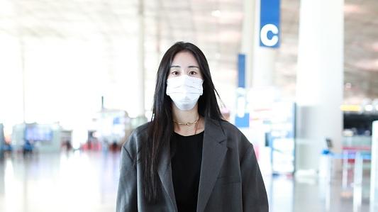 何炅|何炅，张碧晨，章若楠，王一博