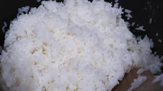 米饭|为什么厨师炒的饭都是一粒一粒的，而我炒出来的就是一坨？