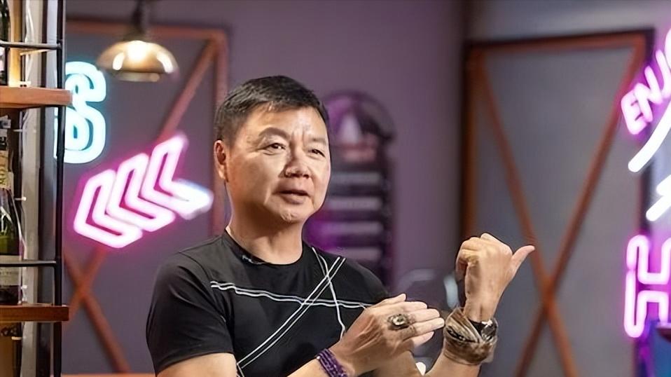 64岁港星罕见现身TVB，曾扬言不会再回来，今不抗拒拍无线剧