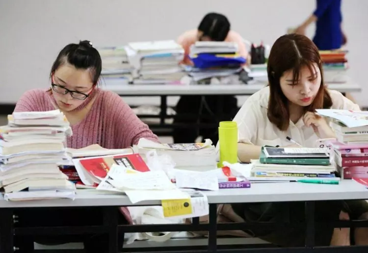 美国联邦储备系统|?一大批22届本科毕业生，进厂拧螺丝，“读书无用论”再起