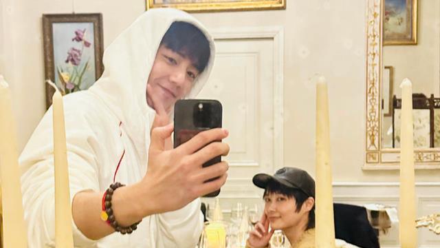 张嘉倪|张嘉倪离婚风波后变憔悴！黑眼圈重身材消瘦，被指尖嘴猴腮像男人