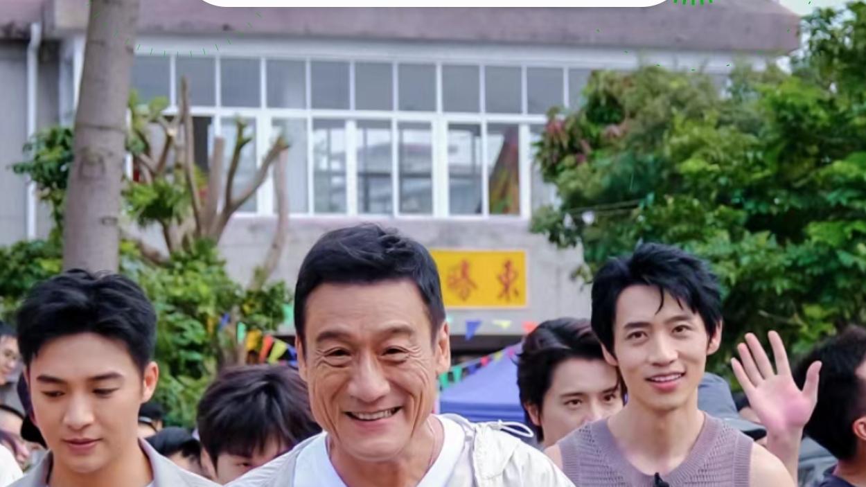 梁家辉|65岁影帝梁家辉内地捞金，录综艺卖力划船打鼓，满脸疲态惹人心疼