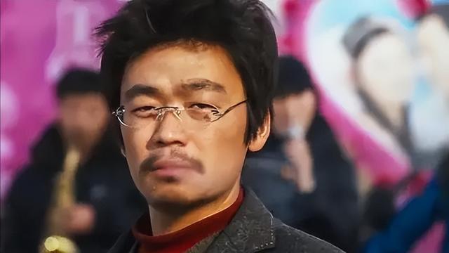 唐国强|照猫画虎，举一反三：下跪、吃茶叶、捡纸，更多细节被扒值得深思