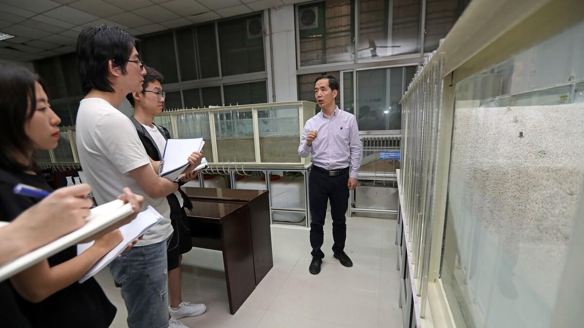 黄晓明|2月份辅导员岗位招人，稳定福利好，3类人优先报名