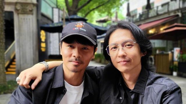 张晋带儿子与张淇聚餐，3岁张乐儿造型帅气，表情无奈好呆萌