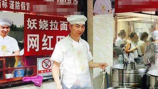 曾经风靡一时的拉面哥：告别老板，成为主播，豪娶土豪女粉丝，现状如何？