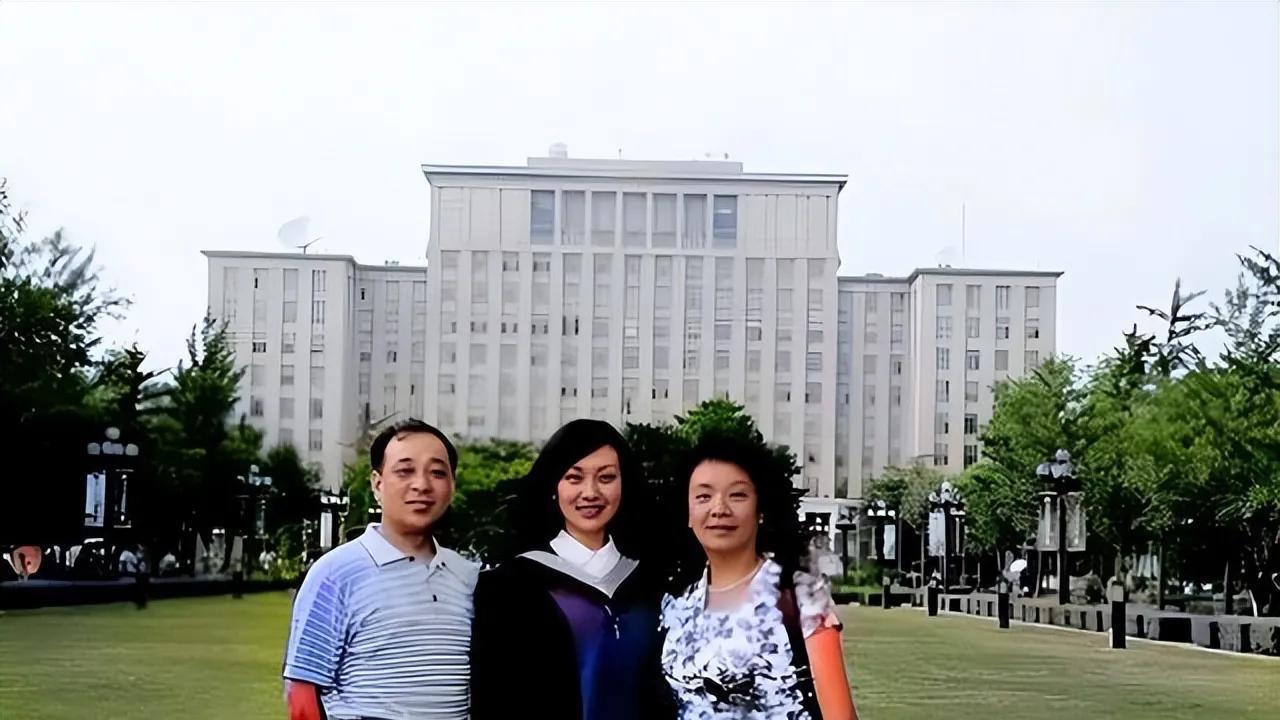 张琪|才华与美貌并存的女县长张琪，因长得好看遭到质疑