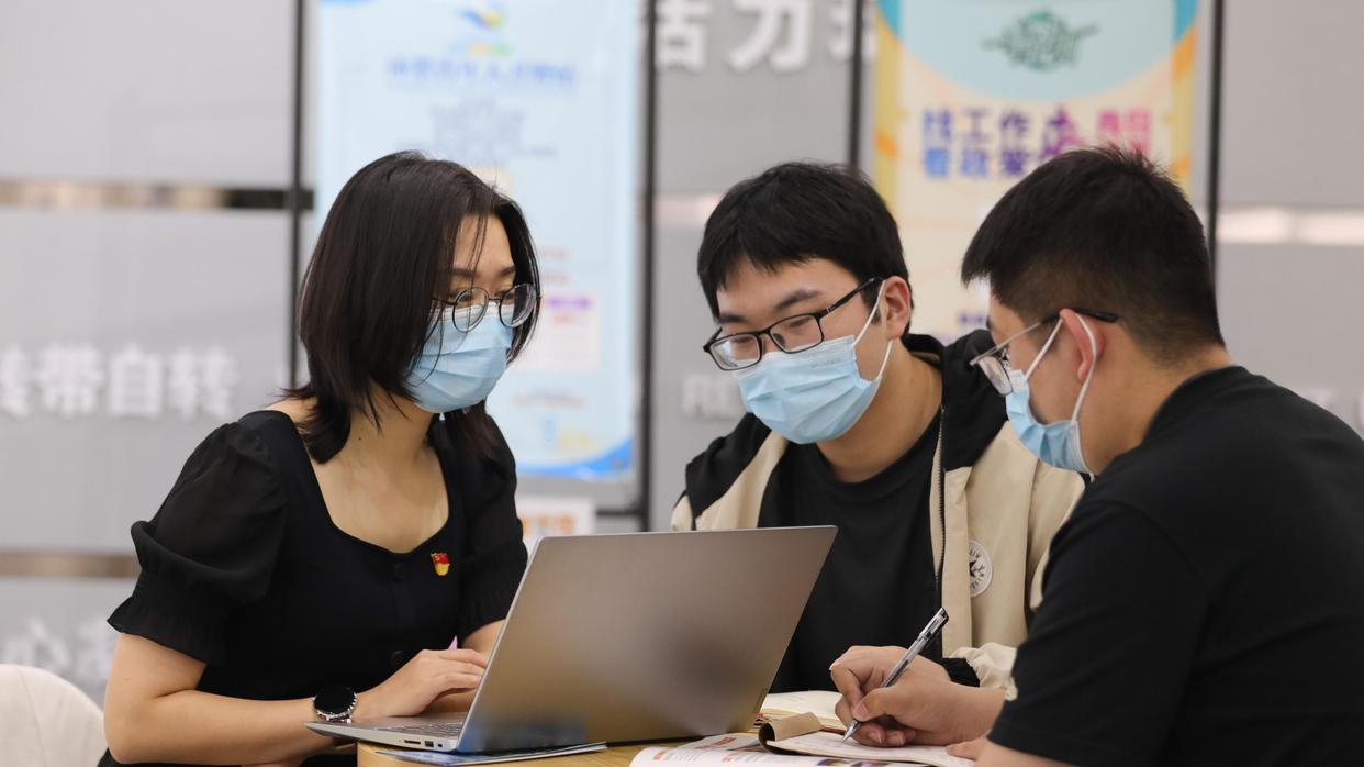 招聘|“断子绝孙”式招聘火了，企业招聘花样多，坑苦了应届毕业生