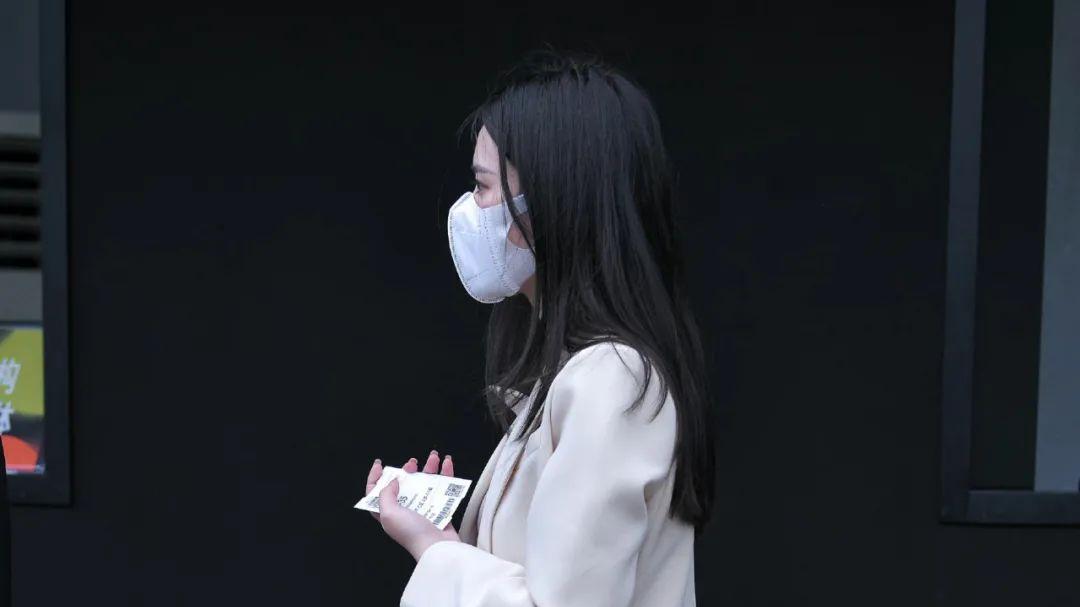 西装|优雅干练的穿法，精致高跟鞋加小西装，妩媚洋气真迷人