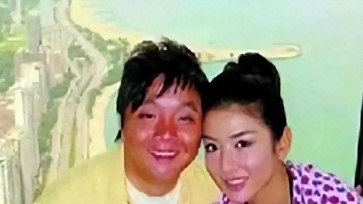 46岁黄奕为自己庆生，明星都不来送祝福，一手好牌打烂了