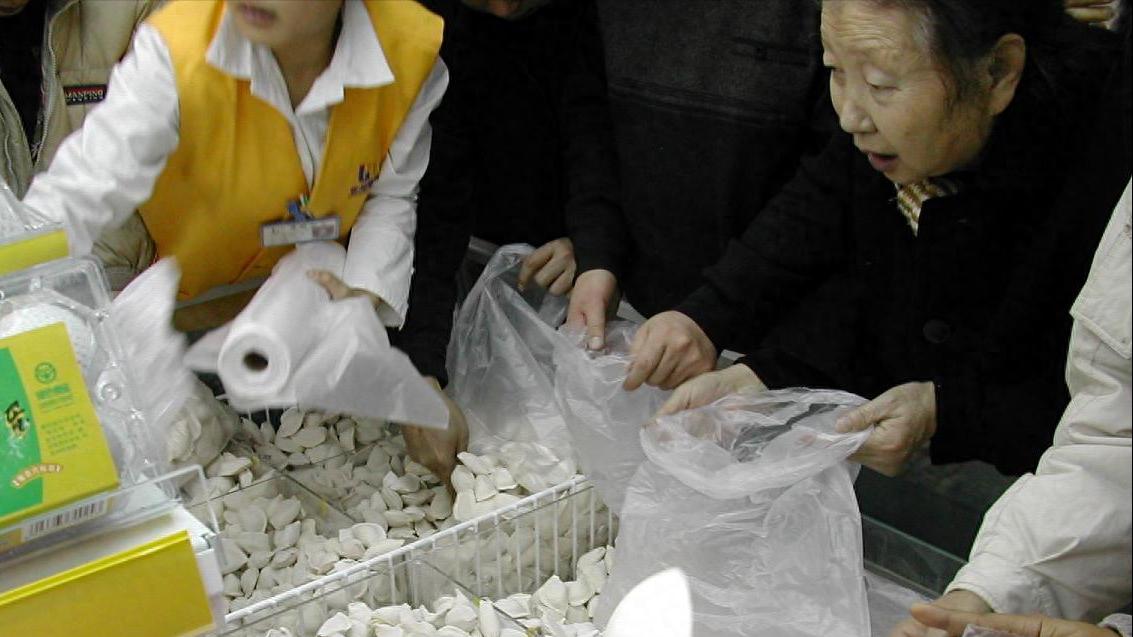 |逛超市时，5个“潜规则”要搞懂，超市员工透露：能帮你省不少钱