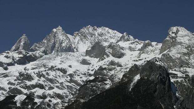 玉龙雪山|玉龙雪山比珠峰低3000多米，为什么到现在还没有人登顶？