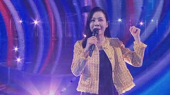 田震|田震不理与蔡明撞脸传闻，现场模仿其语态，让数十年的友情曝光