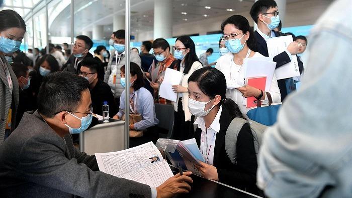 穿衣搭配|能不能关心一下现在的本科生？如今近6成的毕业生月薪低于5000！