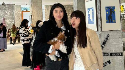 吴艳妮晒自拍10头身2米大长腿被质疑p图太狠，遭吐槽没胯好难看！