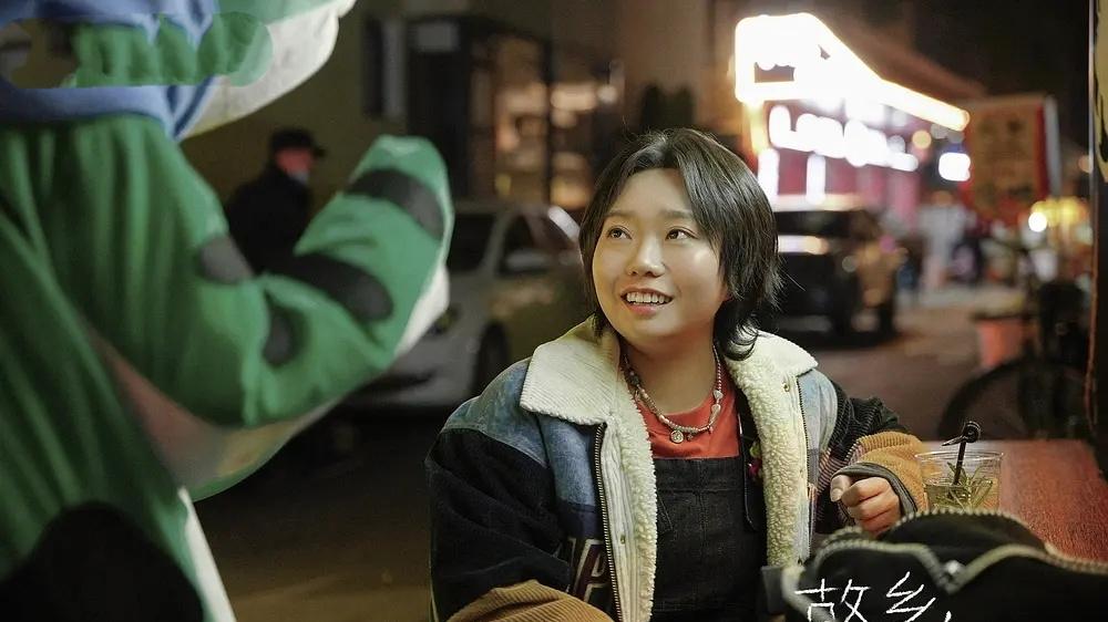 看起来不红的任素汐，其实在另一个圈子里，早已红得发紫