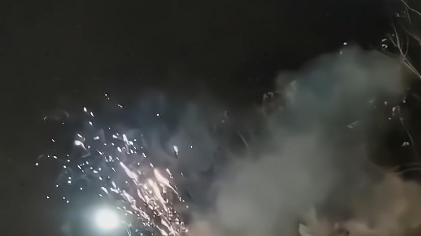 山东：男子驾车燃放烟花，遭劝阻后仍我行我素，结局很舒适