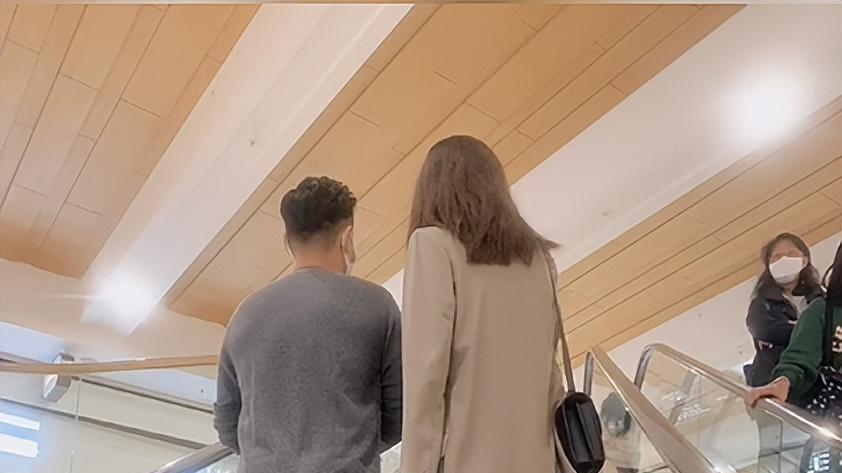 熊黛林|42岁熊黛林与富商老公逛街！178cm高挑迷人，与郭可颂身高相差大