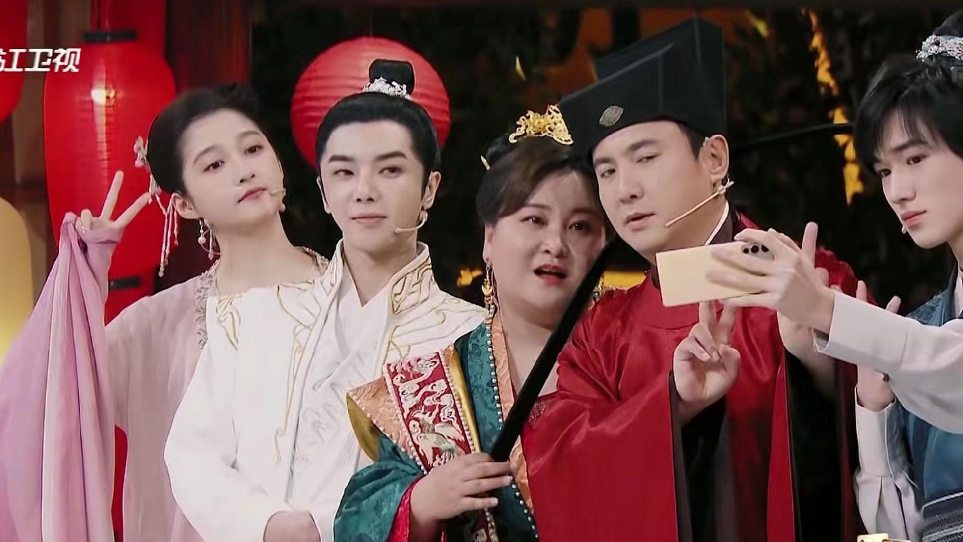 王牌对王牌第八季|《王牌对王牌第八季》的变革之路，导演吴彤重振旗鼓