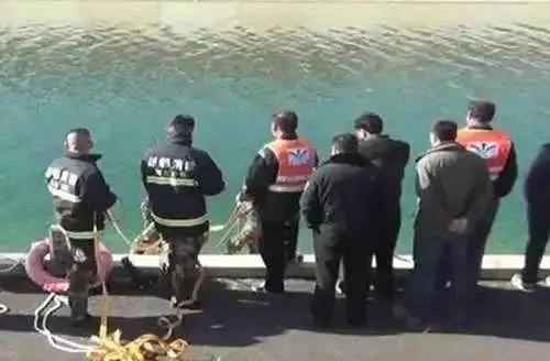 黄浦江上漂着一个女尸，被发现时已有9月身孕